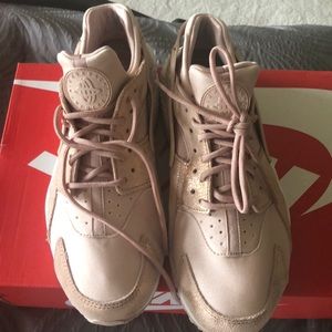 Pink and Rose GoldNike Huarache Run
